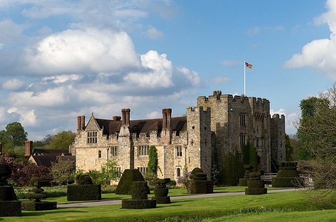 Hever Castle Private Tour from London by Luxury Sedan