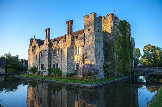 Private Chauffeured Tour to Hever Castle from London